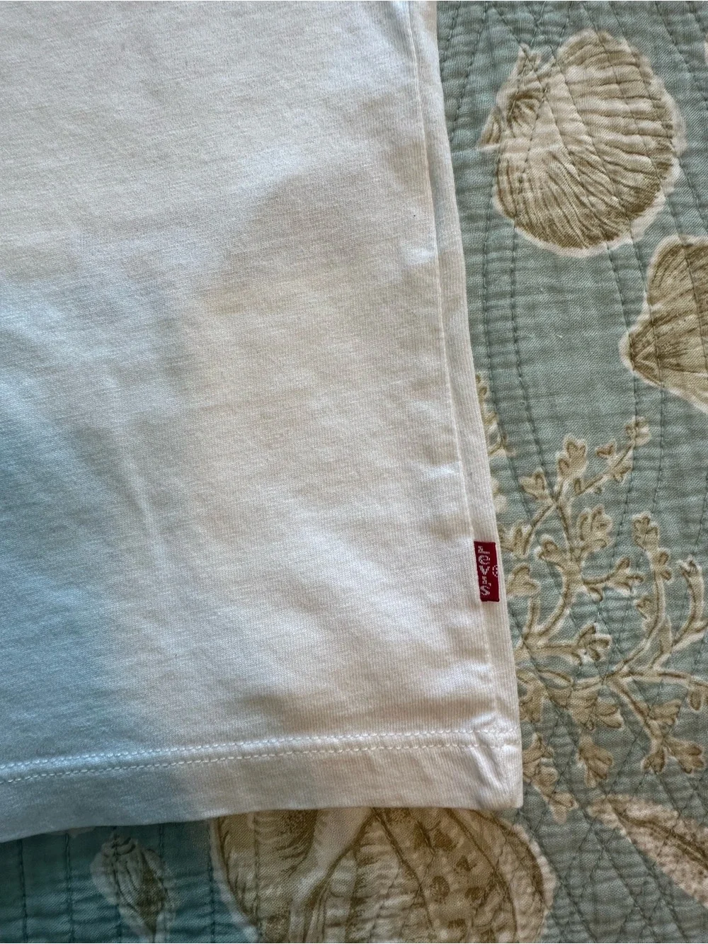 Levi's Essential Relaxed Fit White T-shirt